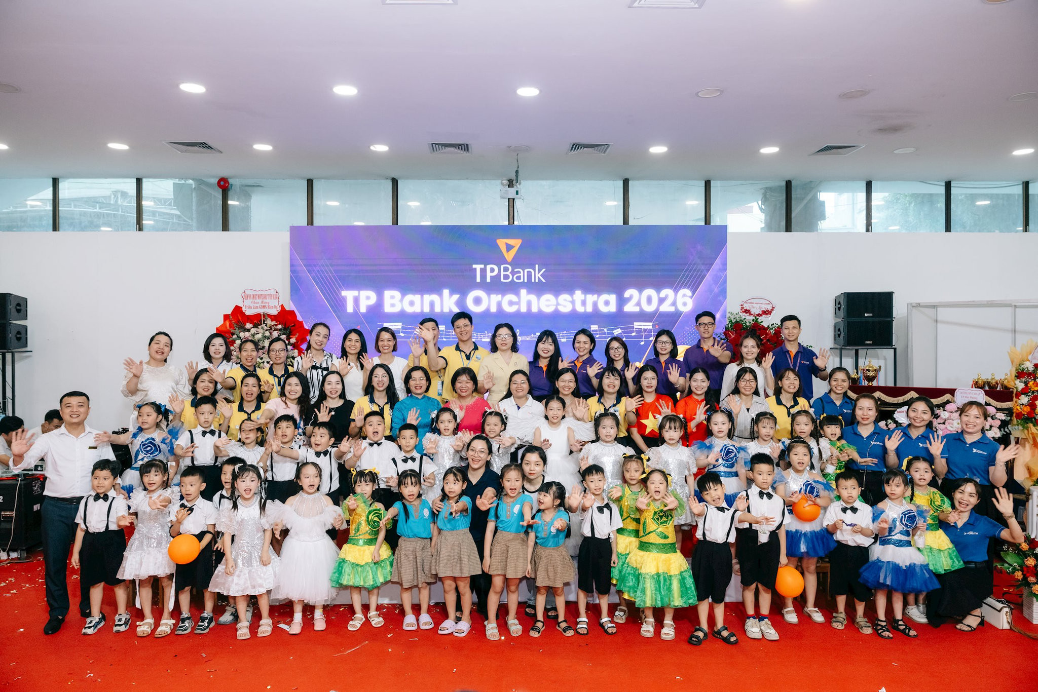 Khi tiếng trống, tiếng xắc xô và múa sạp cùng hòa quyện trên một sân khấu - giaoducthudo